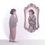 Persona mirando su reflejo en introspección